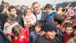 &Ouml;zel: Depremin siyaseti olmaz