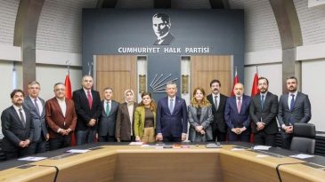 &Ouml;zel, Diyarbakır Heyetini Kabul Etti