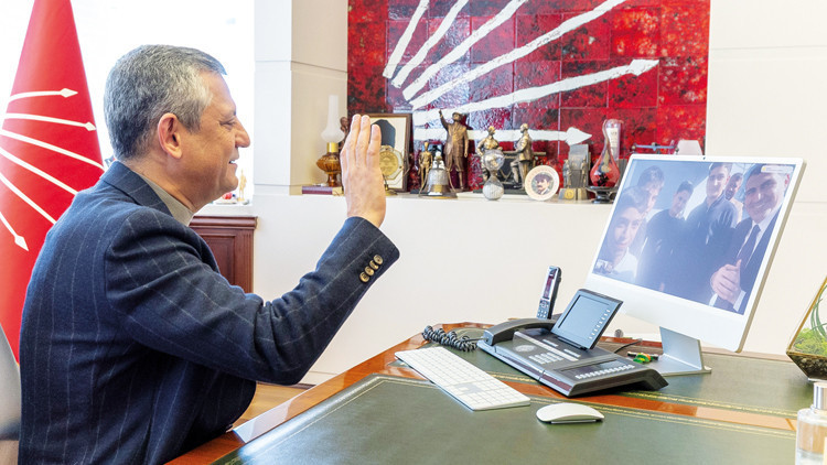 Özel, gençlere görüntülü aradı: İyi ki varsınız