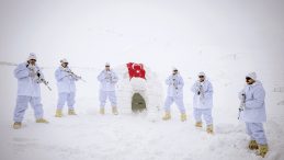 &Ouml;zel Harek&acirc;t&rsquo;tan – 20 Derecede Kış Kampı