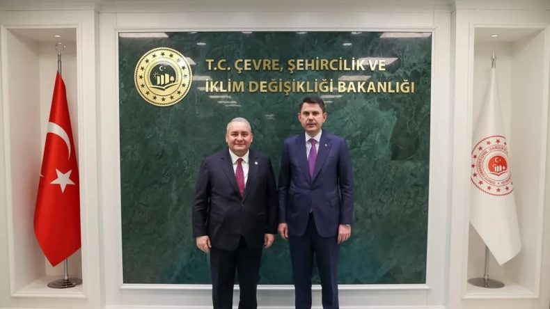 &Ouml;zg&uuml;r &Ouml;zel ve Murat Kurum'un &Ccedil;atışması: Mesut &Ouml;zarslan'ın A&ccedil;ıklamaları ve CHP Genel Başkanının Tepkisi