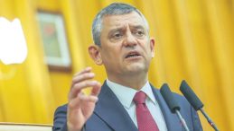 &Ouml;z&uuml;r Dilemek Yerine Hakaret Etti