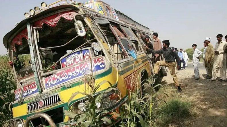 Pakistan'da Korkun&ccedil; Kazada 11 Kişi Hayatını Kaybetti