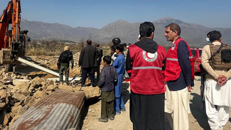 Pakistan’da Kontrol Noktasına Dehşet Verici Saldırı: Bombalı Araç Patladı! 12 Kişi Hayatını Kaybetti