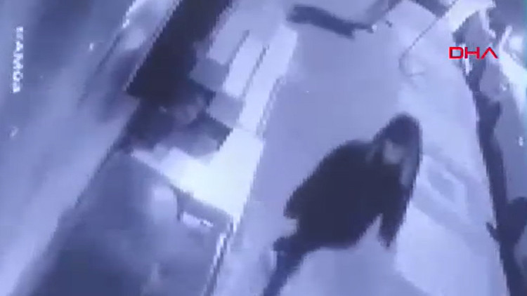 Park Halindeki Ara&ccedil;ların Aynalarına Zarar Verdiler: 50 Bin Liralık Zarar, Şikayet Yok