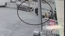 Pikabın Dehşet Sa&ccedil;tığı Anlar Kamerada: A&ccedil;ılan Kapak Kadının Kafasına &Ccedil;arptı!