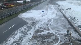 Rize'de Dalgalar Kayalıkları Aştı: Sahil Yolu Sular Altında!