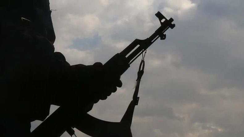 Rusya&rsquo;da Kalaşnikof Par&ccedil;alarını Ka&ccedil;ırmaya &Ccedil;alışan ABD Vatandaşına 4 Yıl Hapis Cezası