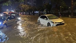 Sağanak Adana ve Osmaniye&rsquo;de Hayatı Olumsuz Etkiledi