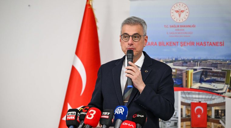 Sağlık Bakanı Kemal Memişoğlu, sağlık &ccedil;alışanlarıyla iftarda buluştu