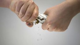 Sağlık Bakanlığı&rsquo;ndan Sigara İle M&uuml;cadelede Yeni Adım: Tiryakilere SMS İle Destek!