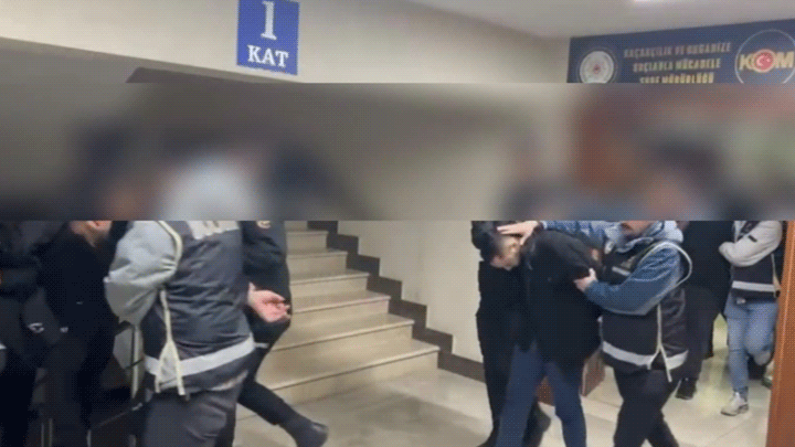 Sakarya'da 100 Milyon TL Değerinde Tefecilik Operasyonu: İki Şahıs Tutuklandı