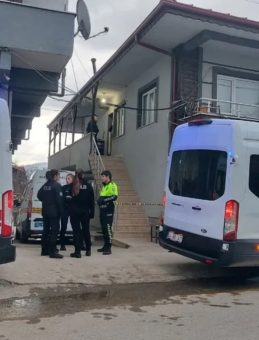 Sakarya'da Şok Olay! Emekli Polis Eşini ve MHP İl&ccedil;e Başkanını Vurdu