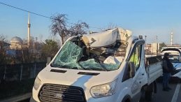 Samsun'da Feci Kaza: Kamyonet Beton K&ouml;pr&uuml; Ayağı Y&uuml;kl&uuml; TIR'a &Ccedil;arptı! 1 &Ouml;l&uuml;, 1 Yaralı