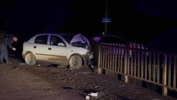 Samsun'da otomobil k&ouml;pr&uuml; korkuluklarına &ccedil;arptı: S&uuml;r&uuml;c&uuml;s&uuml; hayatını kaybetti!