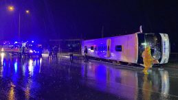 Samsun'da Yolcu Otob&uuml;s&uuml; Devrildi: 7 Yaralı
