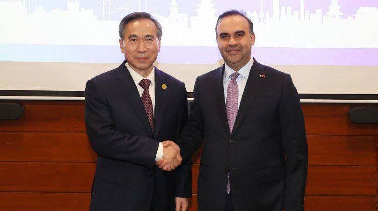 Sanayi ve Teknoloji Bakanı Mehmet Fatih Kacır, CCPIT Başkanı ile kritik g&ouml;r&uuml;şme