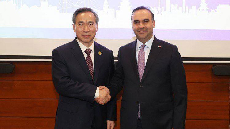 Sanayi ve Teknoloji Bakanı Mehmet Fatih Kacır, CCPIT Başkanı ile kritik g&ouml;r&uuml;şme