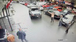 Sarıyer'de '&Ccedil;evredeki Esnaflarla Aramı Bozuyor' Diyerek Eski &Ccedil;ırağının İş Yerini Bastı! Yarı &Ccedil;ıplak Tehdit Savuran Adam G&ouml;zaltına Alındı