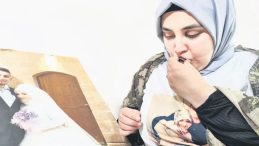 Şehit Eşine Olan Aşkı Asla Bitmedi