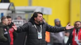 Serikspor, Teknik Direkt&ouml;r Sinan Paşalı ile Yollarını Ayırdı