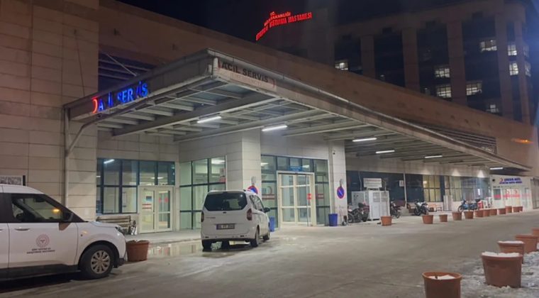 Siirt&rsquo;te Taşlı ve Sopalı Kavga: 15 Yaralı, 10 G&ouml;zaltı!