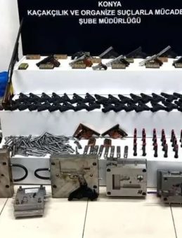 Silah Ka&ccedil;ak&ccedil;ılarına Şok Baskın! Binlerce Silah Par&ccedil;ası Ele Ge&ccedil;irildi, 6 Kişi Tutuklandı