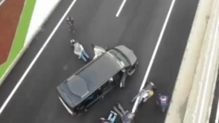 Silah Zoruyla Kadının Evine Girerek Hesabından Para &Ccedil;eken Ş&uuml;pheliler Yakalandı