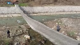 Sinop'ta Fırtınanın Vurduğu Asma K&ouml;pr&uuml; Yan Yattı: 2 Yaralı