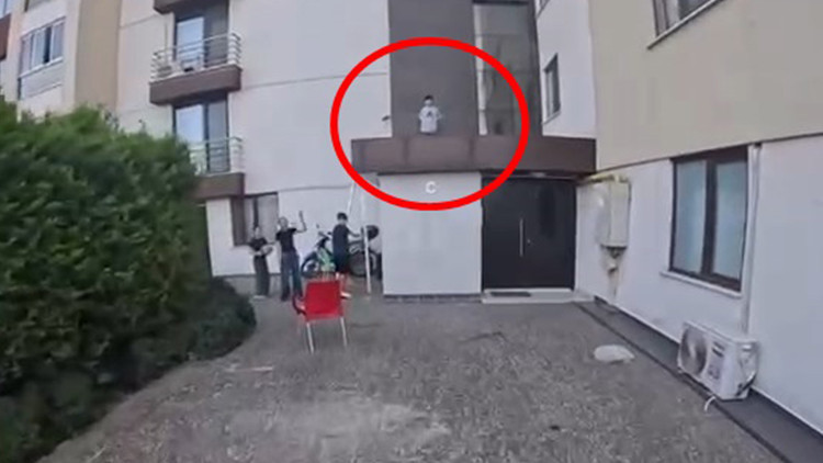 Sipariş Getiren Kurye Küçük Çocuğu Kurtardı