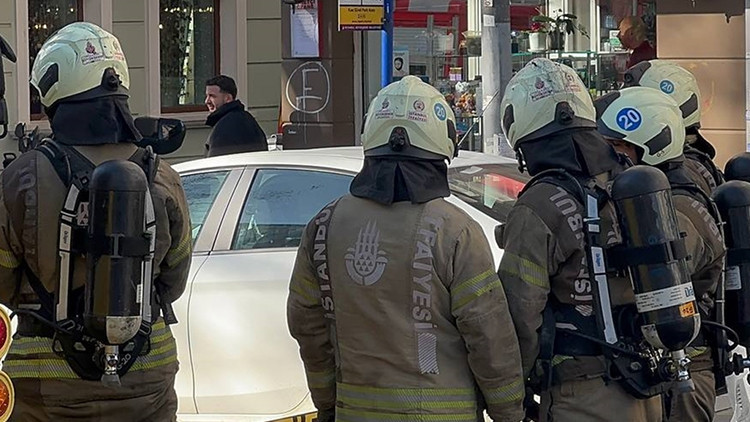 Şişli'deki 9 Katlı Binada Yangın Kontrol Altına Alındı