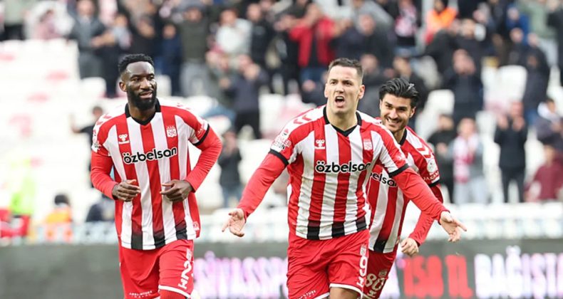 Sivasspor, Vanspor FK ile 90+4'te Beraberlik Sağladı! Rey Manaj Yetersiz Kaldı