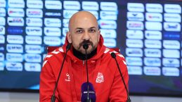 Sivasspor'da Evren Otyakmaz'dan Rey Manaj A&ccedil;ıklaması!