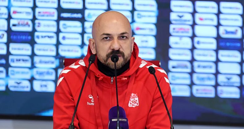 Sivasspor'da Evren Otyakmaz'dan Rey Manaj A&ccedil;ıklaması!