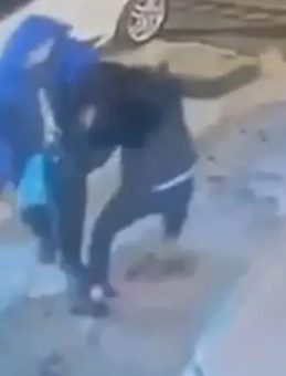 Sokak Ortasında Bıçaklanarak Hayatını Kaybetti! O Anlara Dair Görüntüler Yayınlandı: İmdat Çığlığı