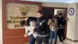 Sokaktaki Kurye, Sahte Evrak Şebekesini Ortaya &Ccedil;ıkardı