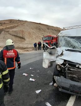 SON DAKİKA | Adıyaman'da dramatik kaza: TIR ile minib&uuml;s &ccedil;arpıştı! 7 yaralı