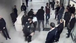 SON DAKİKA: Adliyede Şok Anlar! Savcının Hakimi Vurduğu Anların G&ouml;r&uuml;nt&uuml;leri Yayınlandı!