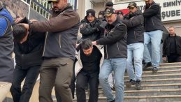 SON DAKİKA: İstanbul&rsquo;da 'Şapkalı Volkan' K&acirc;busu Tarih Oldu: &Uuml;nl&uuml; Y&ouml;netmeni Vuran ve S Class Otomotiv'i Kurşunlayan &Ccedil;eteye 5. Dalgada B&uuml;y&uuml;k Darbe!