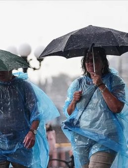 SON DAKİKA | Meteoroloji&rsquo;den &Uuml;st &Uuml;ste Uyarılar: Şemsiyesiz Dışarı &Ccedil;ıkmayın! İstanbul'da Hava Durumu Ne Olacak?