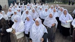 SON DAKİKA: Mihalgazi Belediye Başkanı Zeynep G&uuml;neş ve 100 beyaz t&uuml;lbentli kadın AK Parti TBMM Grup Toplantısı&rsquo;nda alkışlarla karşılandı