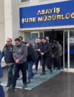 SON DAKİKA | Organize su&ccedil; &ouml;rg&uuml;t&uuml;ne b&uuml;y&uuml;k darbe! Sahte vip ve &ccedil;akarlı ara&ccedil;larla firmaları dolandırdılar: 15 ş&uuml;pheli tutuklandı