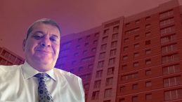 SON DAKİKA: Şişli'de Şok Edici Olay! İş İnsanı Musa Toykar Pijamalarıyla Yangın Merdiveninde &Ouml;l&uuml; Bulundu!