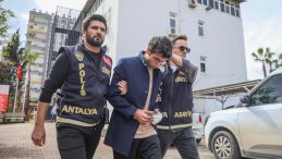 SON DAKİKA&hellip; Antalya'da internet &uuml;zerinden tanıştığı Yunus Emre &Ccedil;etin'i bı&ccedil;aklayarak &ouml;ld&uuml;rd&uuml;: Cep telefonu foseptik &ccedil;ukurunda bulundu