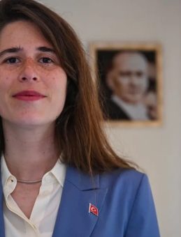 SON DAKİKA… Uyuşturucu ve fuhuş soruşturmasında yeni gelişme: Çeşme Belediye Başkanı Lal Denizli adliyede!