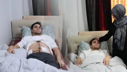 SON DAKİKA&hellip; Yer İstanbul Bağcılar! K&uuml;&ccedil;&uuml;k &ccedil;ocuğa yardım etmek isterken 6 yerinden bı&ccedil;aklandı: Tehdit mesajları alıyorum