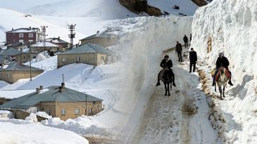Son D&ouml;nemin En Sert Kışı Deneyimleniyor: Bu İl&ccedil;eye Ulaşmak İ&ccedil;in Kar Koridorunu Ge&ccedil;iyorlar!