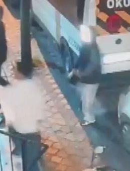 Sultangazi'de 2 &Ccedil;ocuğa Korku Dolu Anlar: Eli Satırlı ve Bı&ccedil;aklı 5 Ş&uuml;pheli Yakalandı!