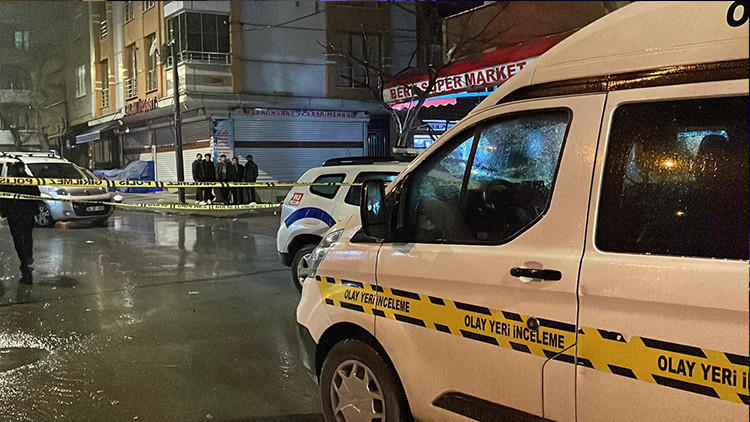 Sultangazi'de Aynı Market İ&ccedil;in 5 Ay Arayla İkinci Silahlı Saldırı: 1 Yaralı