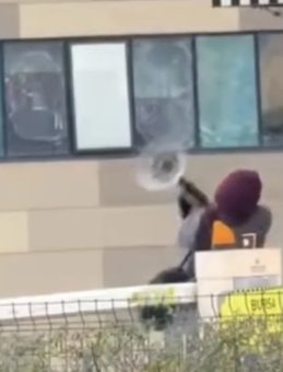 Taksi Durağında Şok Anlar: Sağlık &Ccedil;alışanı İle Durağın Arasındaki Kargaşa!